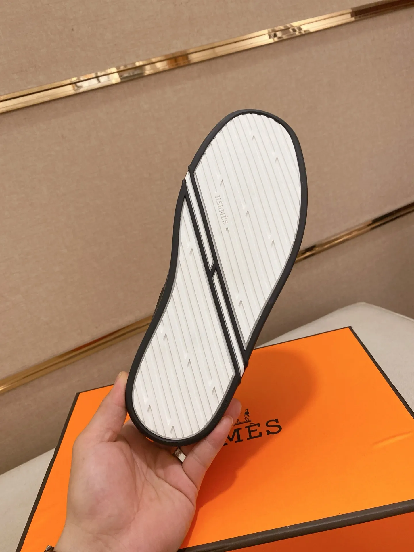 Men's clothing and shoes💰: 442💰《HERMES》【Classic original single version】Hermès; top 🔝purchase agent🔍🔍men's latest 🇺🇸 counter sales simultaneously, imported from Italy original ▲▲cowhide ▲▲ (high-end, nobility, class) ) Exquisite workmanship (Italian 🇮🇹 imported water-dyed 🐂 cowhide lining) sole: original sole provided by the original factory, ⚠️exclusive double-layer activity·TPR·rubber·combined molded outsole; super comfortable·wear-resistant·non-slip·environmental protection The real thing is more beautiful if you take the real thing (high quality, follow the order). You can enter and exit the counter at will * Number of yards: 38-44 (45 can be customized and cannot be returned or exchanged)